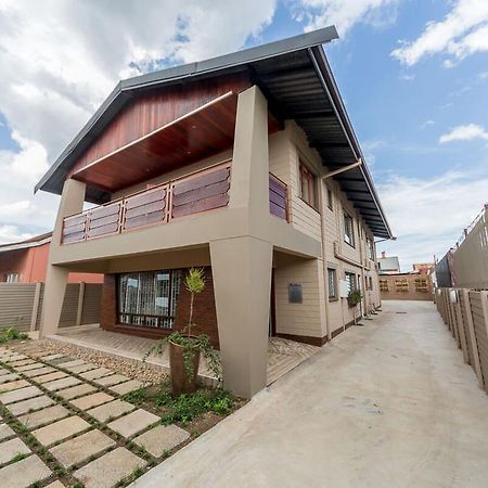 The Musafer Travel Lodge Pietermaritzburg Eksteriør billede